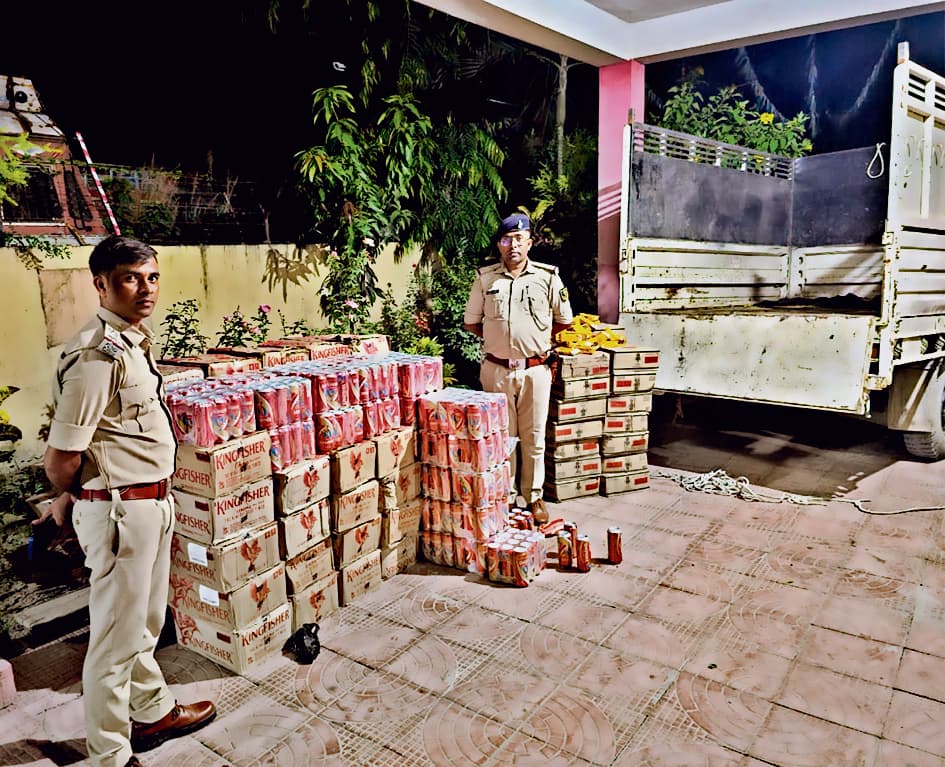 Gopalganj News : उत्तर प्रदेश से विदेशी शराब की खेप लेकर जा रहा पिकअप नीलगाय से टकराया, तस्कर की गयी जान