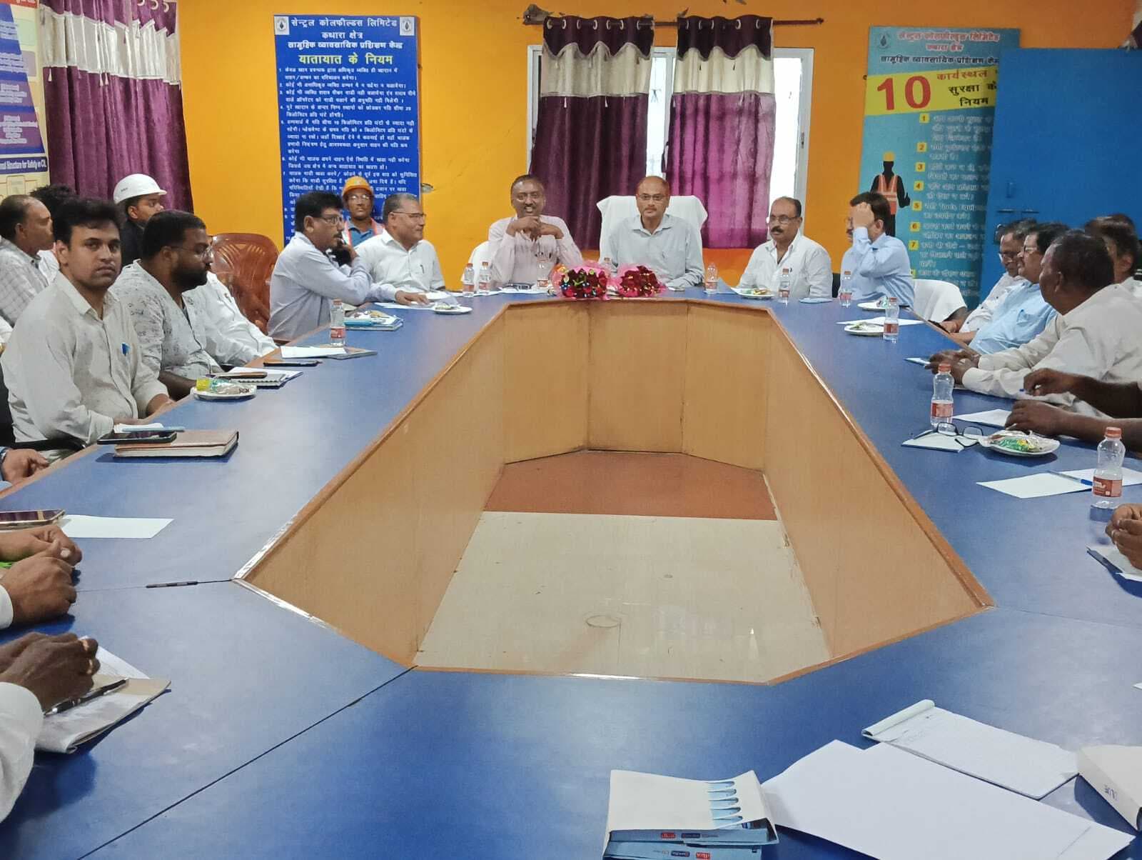 BOKARO NEWS : सुरक्षा में सुधार को लेकर अधिकारियों व कर्मचारियों की बैठक