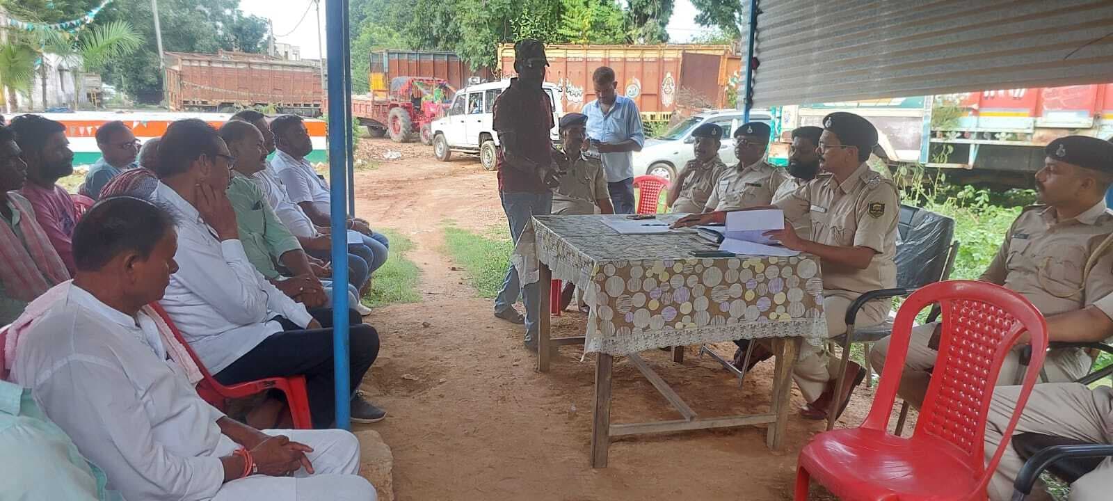 मंदिर में प्रवेश व निकासी के लिए बनाना है अलग अलग द्वार