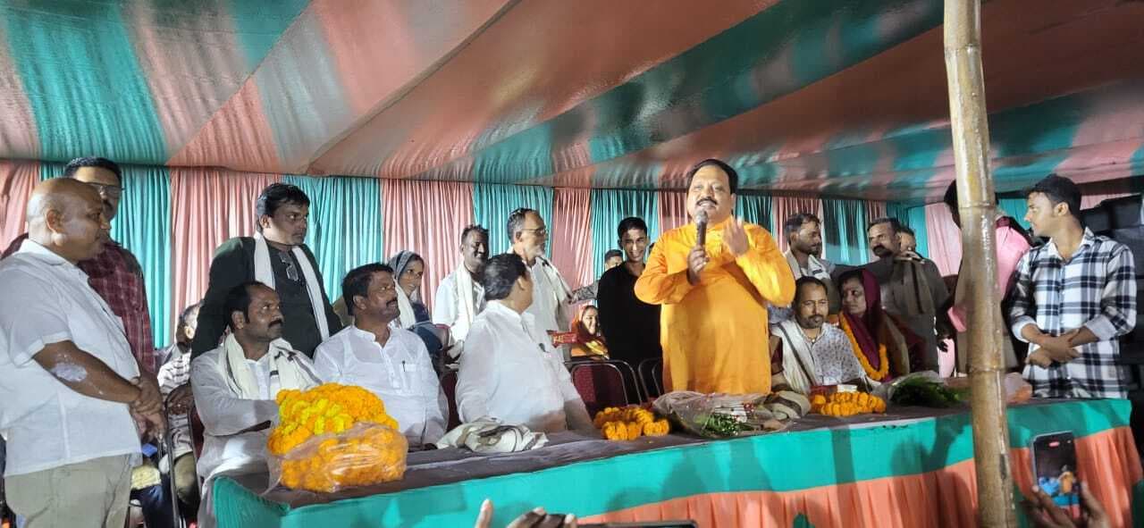 3.93 करोड़ की लागत से बनने वाली सड़क का सांसद व जिप अध्यक्ष ने किया शिलान्यास