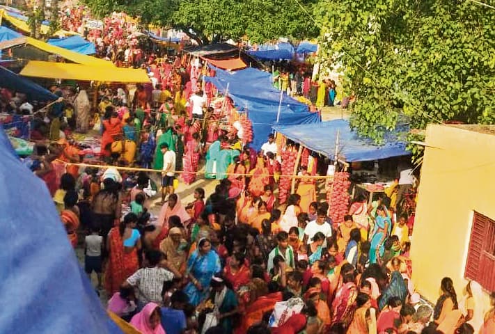 Chhapra News : संतान की दीर्घायु के लिए माताओं ने रखा जिउतिया का व्रत, महिलाओं ने की पूजा