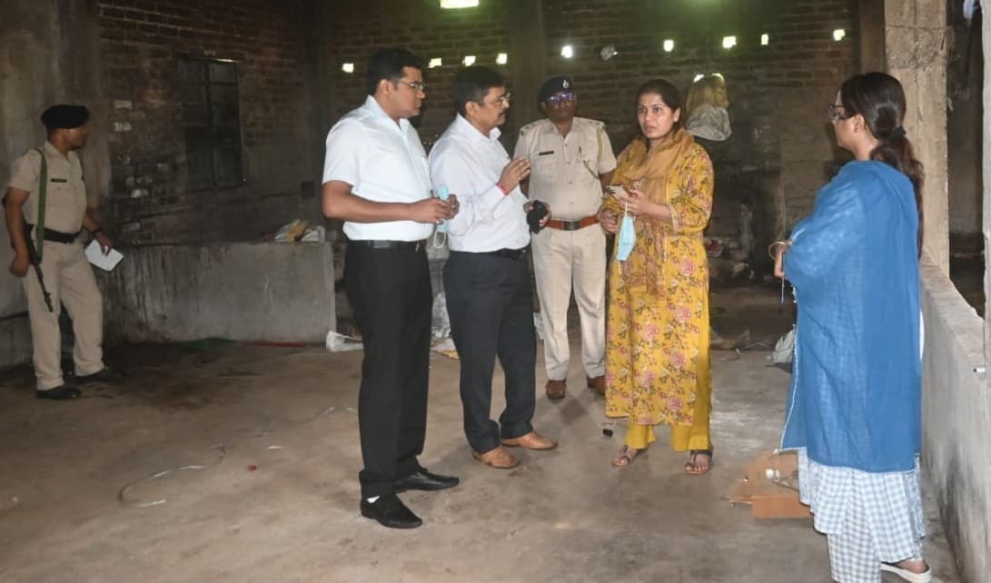 Bokaro News: चीराचास में अवैध मिनी शराब फैक्ट्री का खुलासा