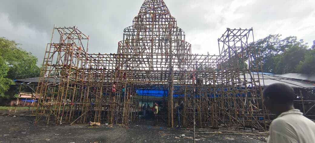 मायापुर इस्कॉन मंदिर की तर्ज पर बन रहा मां दुर्गा पूजा का पंडाल