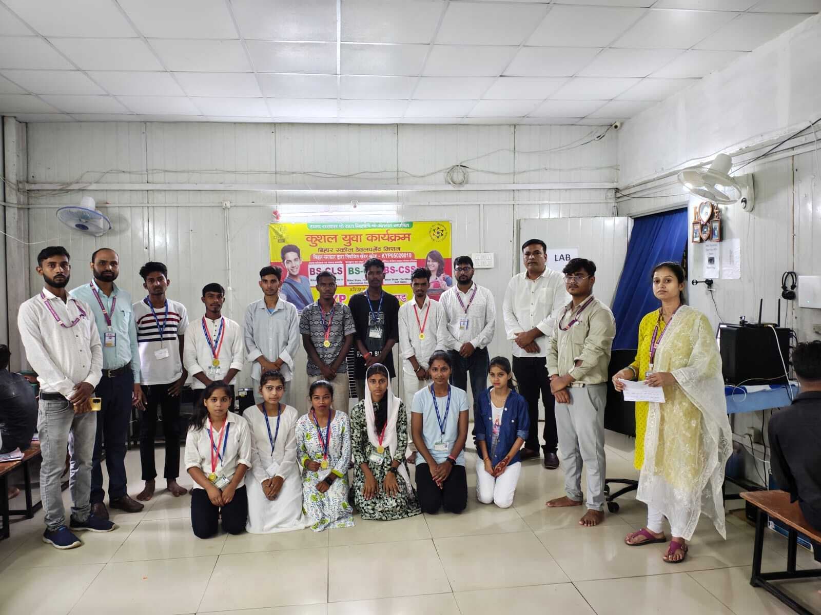 प्रशिक्षण प्राप्त छात्र-छात्राओं को दी विदाई