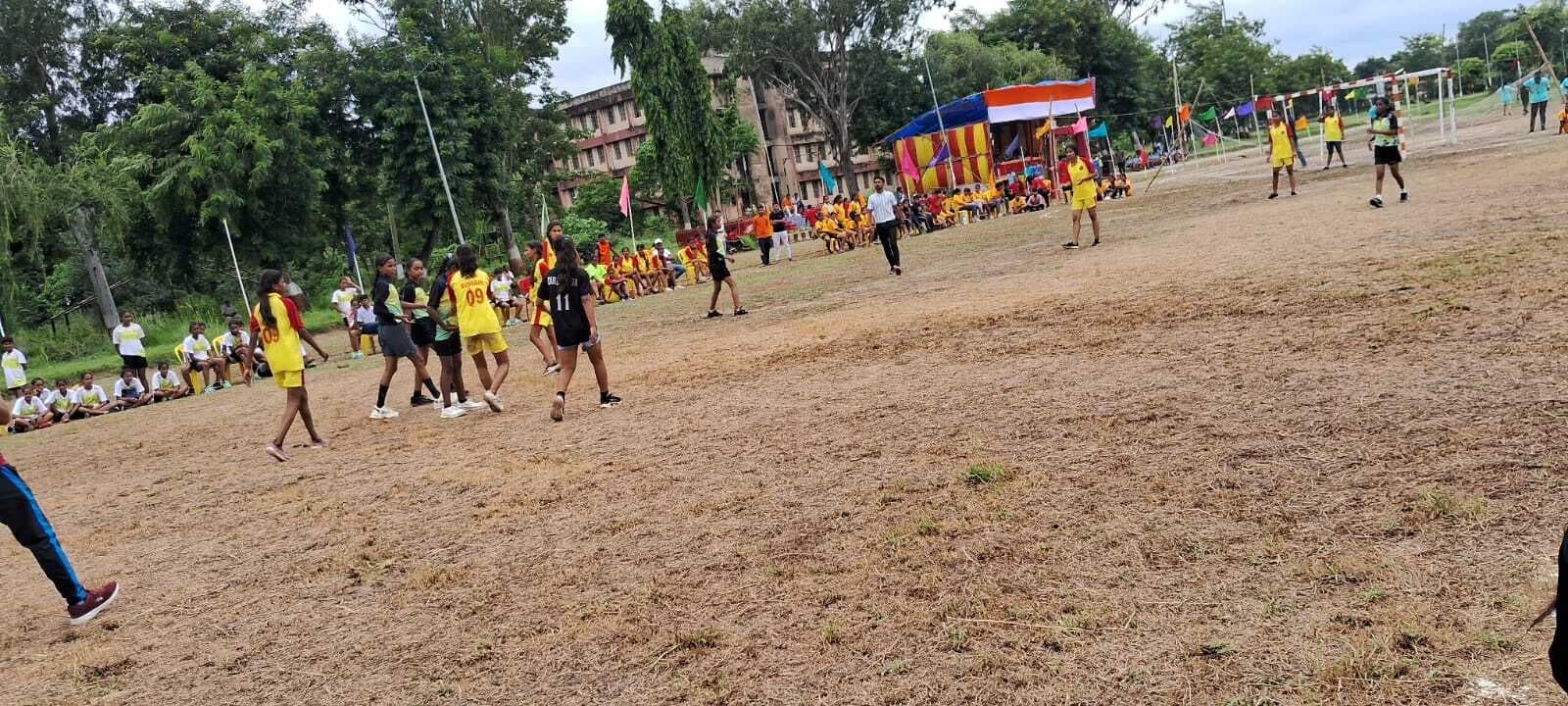 Darbhanga News : राज्य स्तरीय विद्यालय बालिका हैंडबॉल प्रतियोगिता में दरभंगा का विजय अभियान जारी