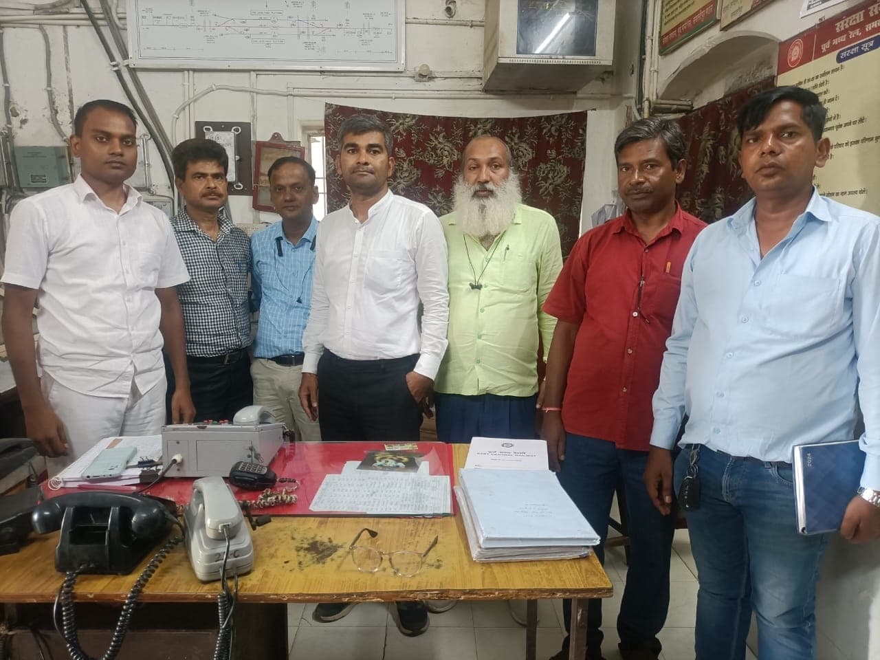 Mains Congress: मेंस कांग्रेस ने रेलकर्मियों से की मुलाकात