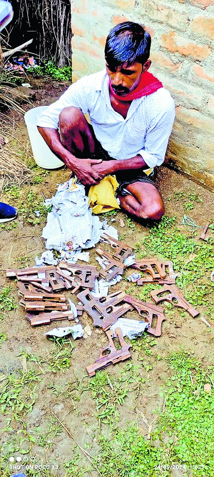 कोलकाता की एसटीएफ टीम ने भागलपुर में मारा छापा, अवैध हथियारों की फैक्टरी का भंडाफोड़ कर पांच को किया गिरफ्तार