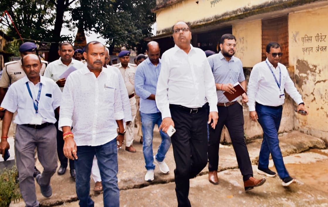 दाखिल-खारिज में लापरवाही पर पुनपुन की सीओ के खिलाफ होगी विभागीय कार्रवाई, दो लिपिक सस्पेंड