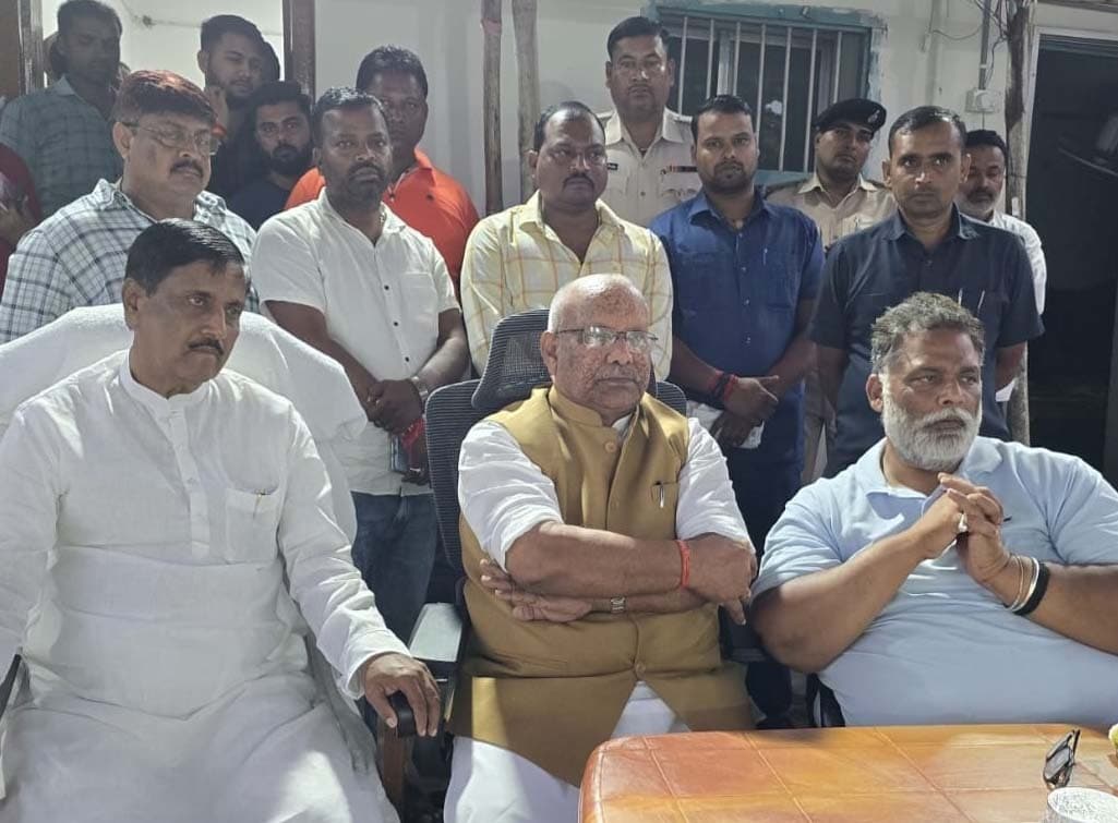 सांसद के पिता के प्रति शोक संवेदना व्यक्त करने पहुंचे तारकिशोर प्रसाद