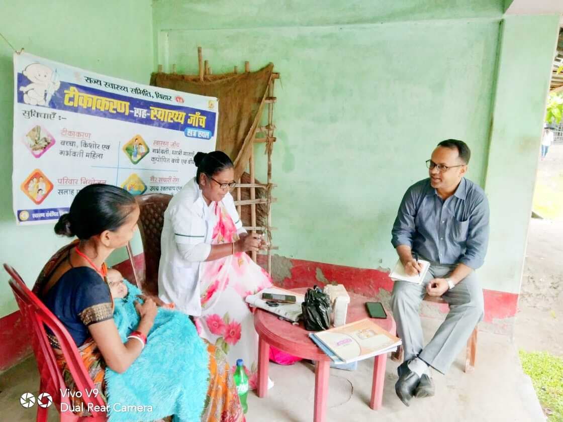 हेल्थ एंड वेलनेस सेंटर में टीकाकरण और स्वास्थ्य जांच, ग्रामीणों को मिली बड़ी राहत