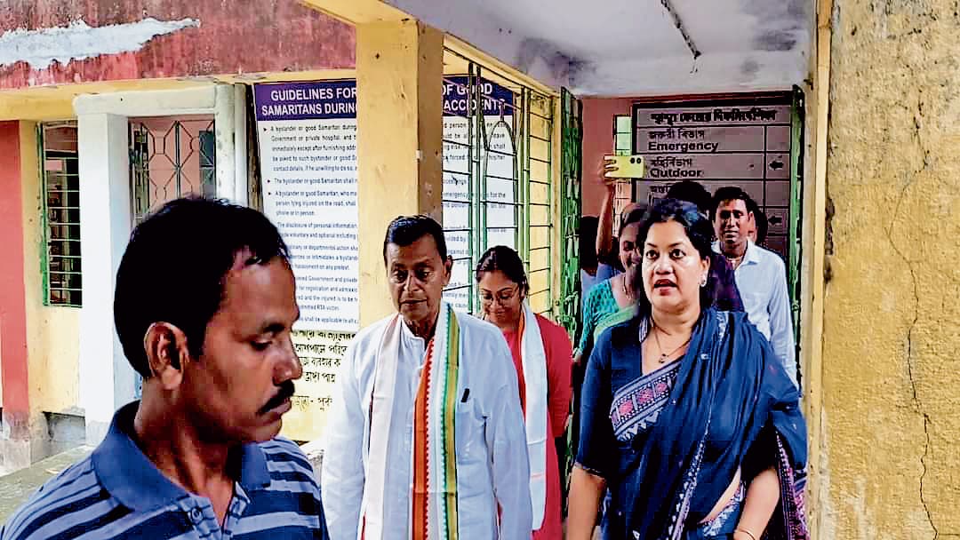 मंत्री स्वपन देबनाथ ने किया देगछिया अस्पताल का दौरा