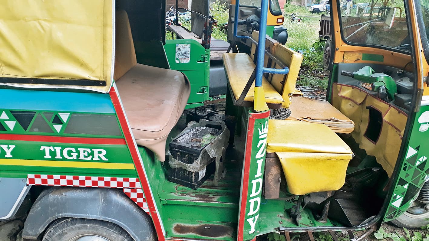 Gaya News : चोरी कर भाग रहे अपराधियों ने की फायरिंग, युवक को लगी गोली