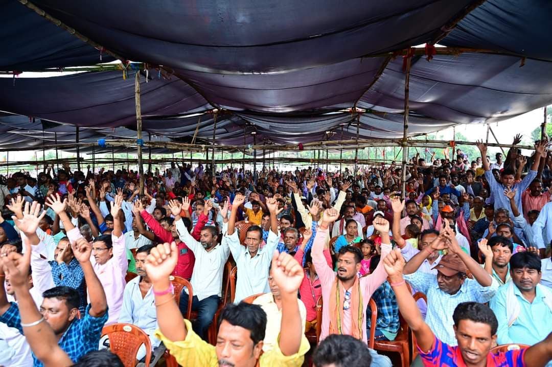 पीएम मोदी संताल समाज को आगे बढ़ाने के लिए निरंतर कर रहे हैं कार्य : धामी