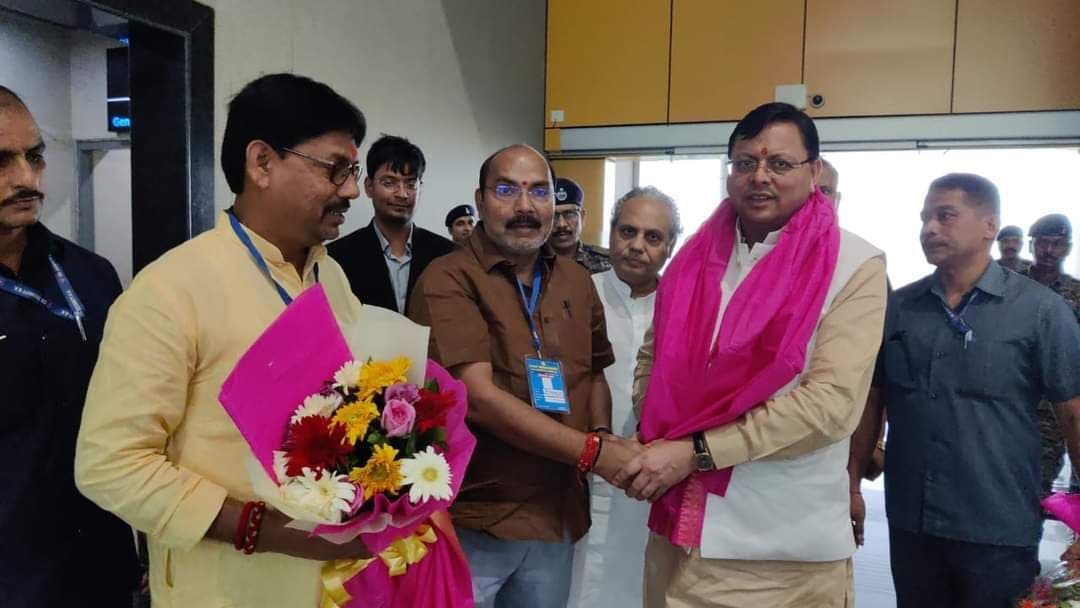 उत्तराखंड के सीएम का देवघर में हुआ स्वागत