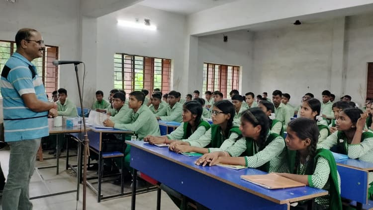 मुस्कुराने भर से आठ मेगावाट के बराबर ऊर्जा शरीर में भर जाती है : एसडीपीओ