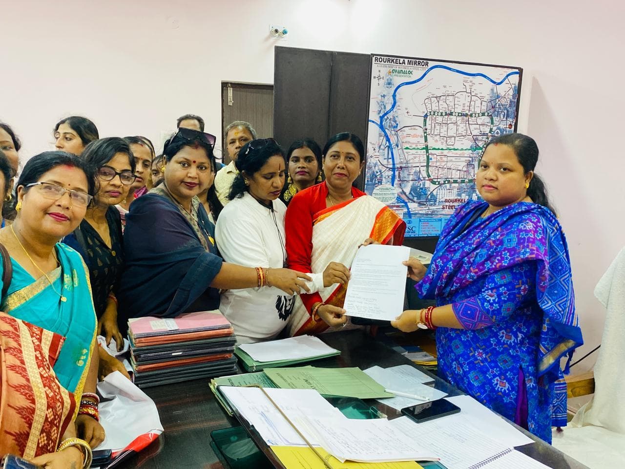Rourkela News: महिला संगठनों ने सौंपा ज्ञापन, कहा-आधी आबादी के खिलाफ अपराध पर लगे लगाम