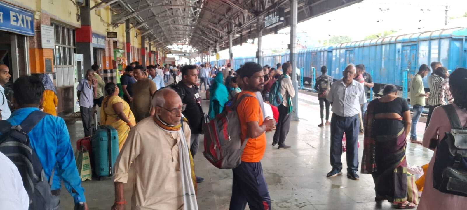 विक्रमशिला एक्सप्रेस साढ़े छह घंटे लेट पहुंची जमालपुर