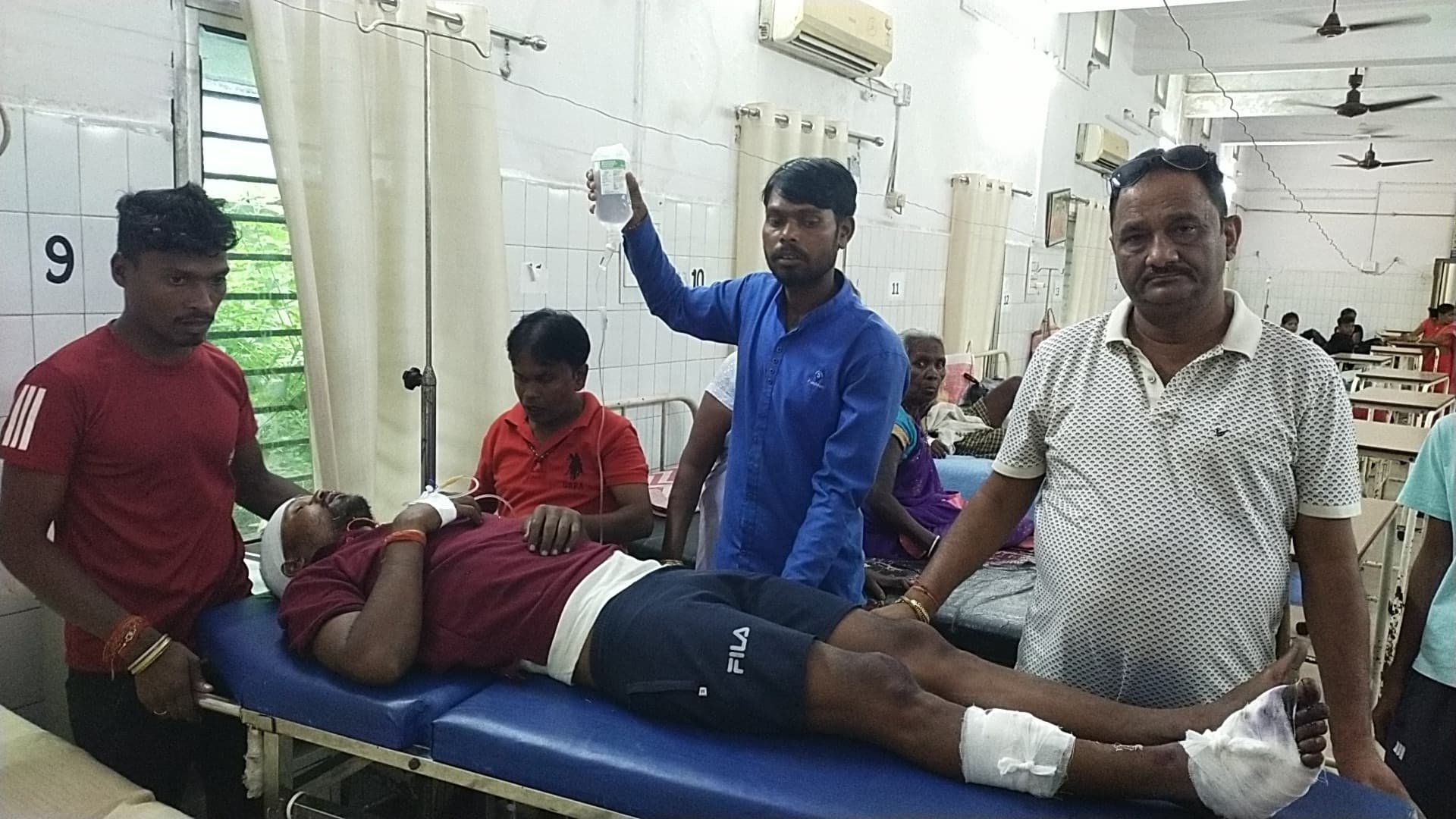 Bokaro News :सड़क दुर्घटना में बाइक सवार तीन युवक घायल