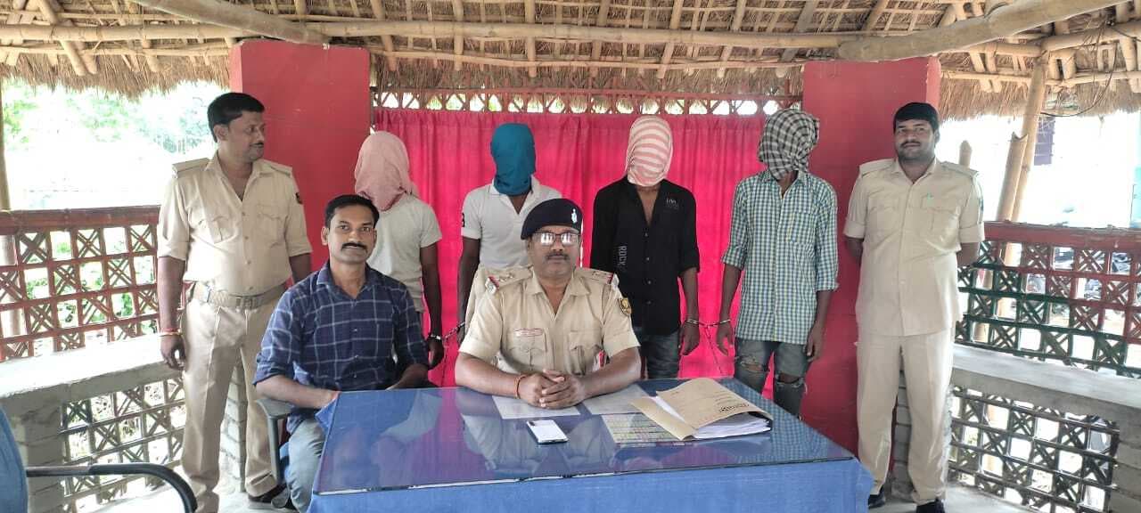 फाइनेंसकर्मी से बाइक-मोबाइल लूट में भागलपुर-बांका से धराये चार अपराधी