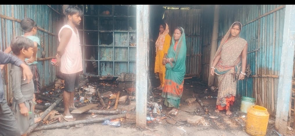 चाय बनाने में गैस रिसाव से लगी आग, 50 हजार की क्षति