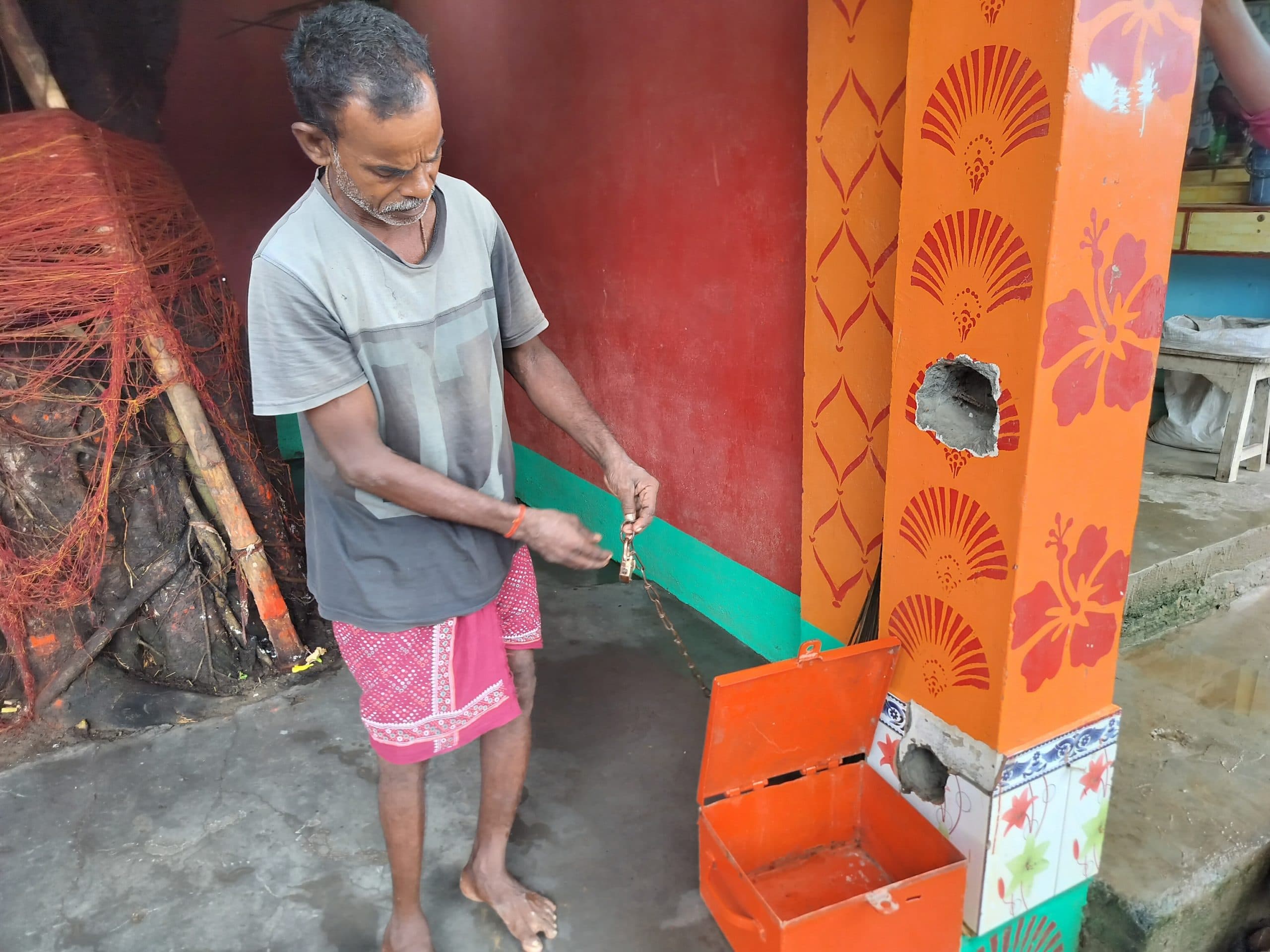 एक ही रात में दो मंदिरों की दानपेटी को चोरों ने बनाया निशाना