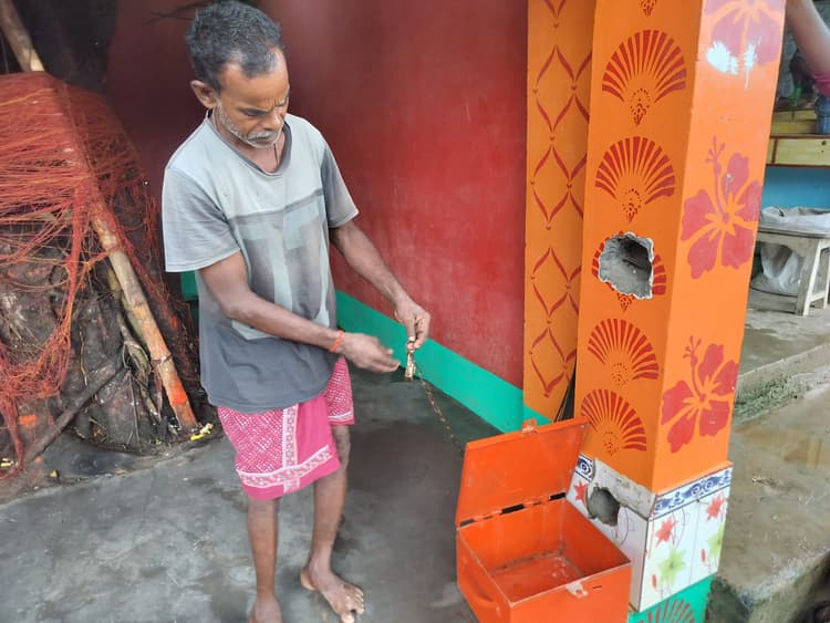एक ही रात में दो मंदिरों की दानपेटी को चोरों ने बनाया निशाना