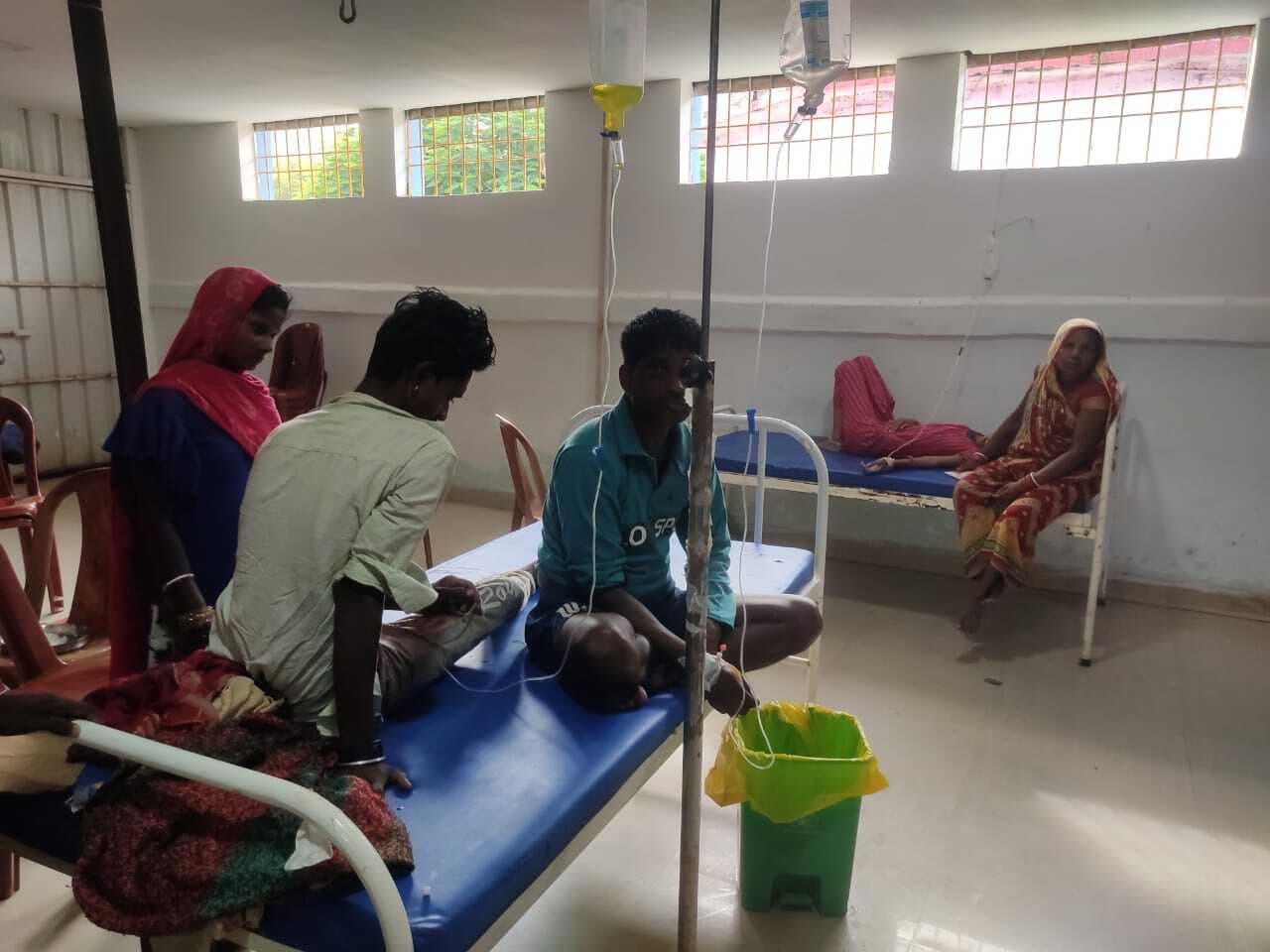 मुसहर टोला लौढ़िया में डायरिया से महिला समेत तीन आक्रांत, अस्पताल में भर्ती