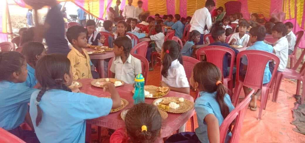 बगधसवा विद्यालय में तिथि भोजन का किया गया आयोजन