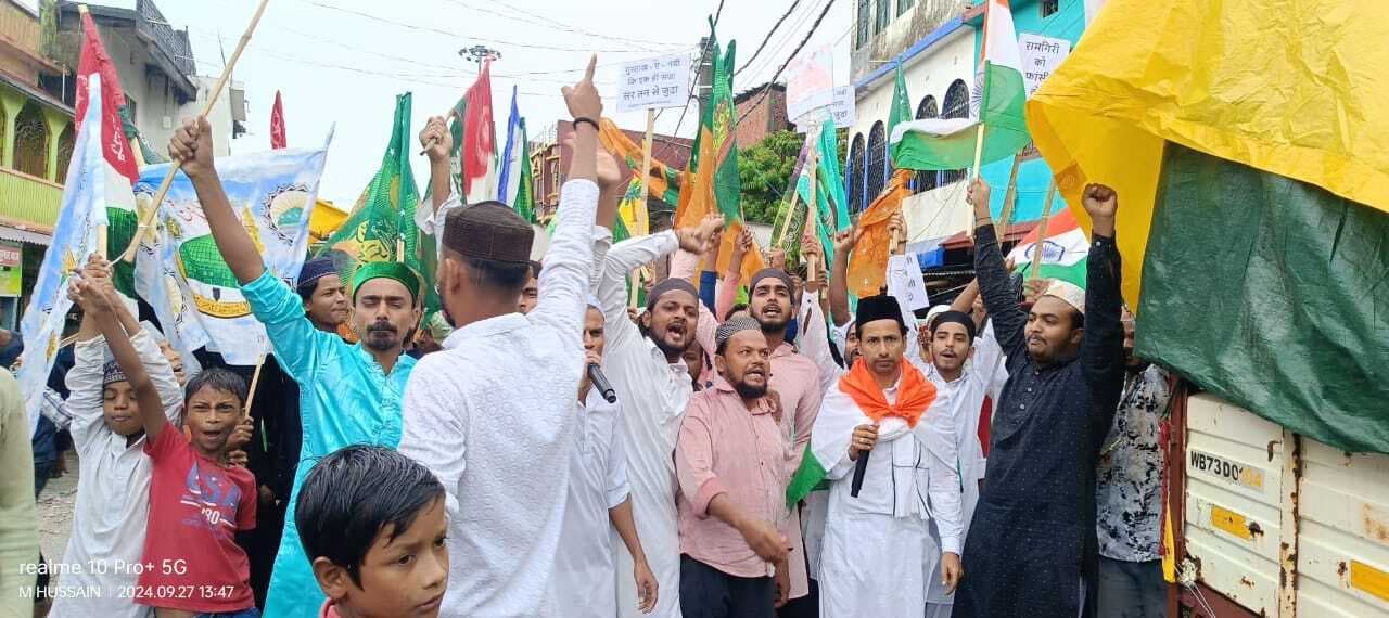 रामगिरी महाराज की टिप्पणी के खिलाफ बहादुरगंज में विरोध मार्च