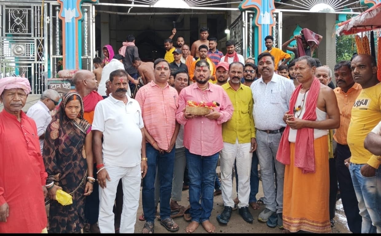 बटिया स्थित बाबा झुमराज मंदिर की नई कमेटी गठित