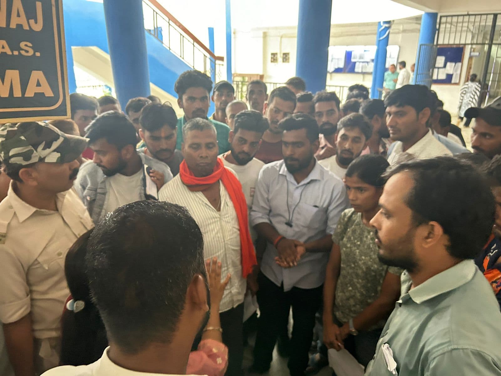 चौकीदार नियुक्ति में गड़बड़ी का लगा आरोप, विरोध