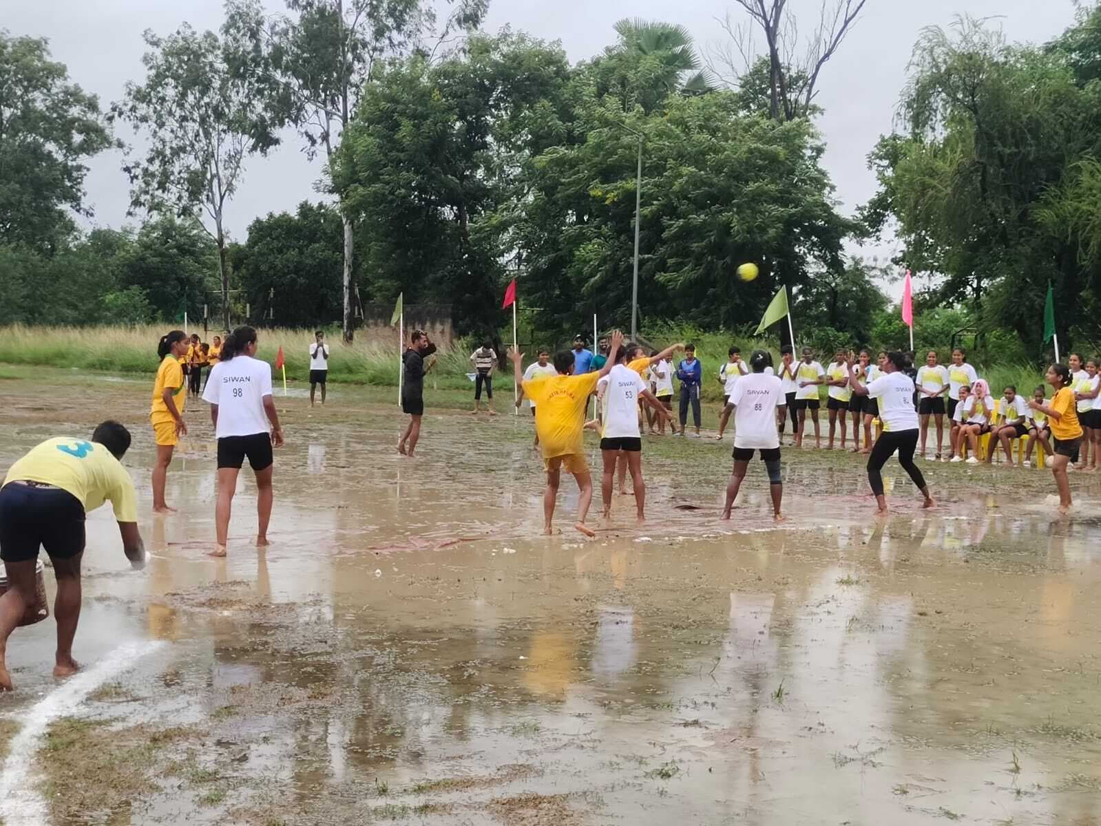 बिहार राज्य विद्यालय बालिका हैंडबॉल प्रतियोगिता जारी