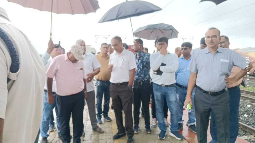 बाइपास रेल लाइन के विद्युतीकरण का प्रिंसिपल चीफ इलेक्ट्रिकल इंजीनियर ने लिया जायजा