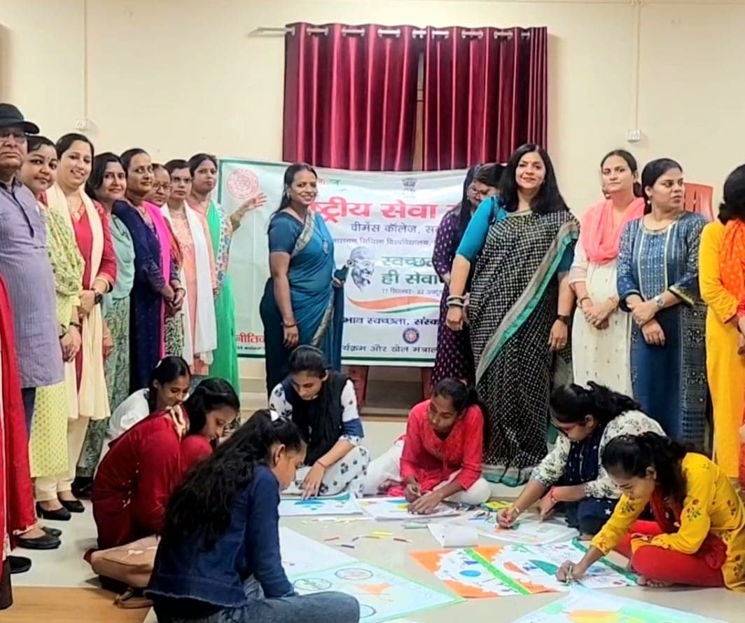 Girl students gave message of cleanliness: पेंटिंग के माध्यम से छात्राओं ने दिया स्वच्छता का संदेश