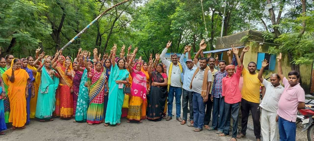 Bokaro News : रोड सेल में स्लरी ऑफर भेजने की मांग को लेकर कथारा वाशरी में दिया धरना