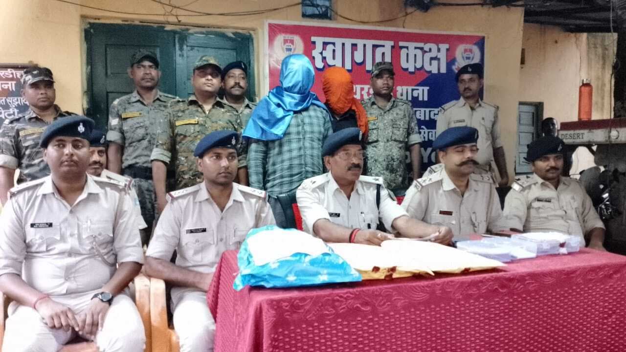 dhanbad news : फ्लिप कार्ट एजेंट से फायरिंग कर लूट मामले का उद्भेदन दो गिरफ्तार