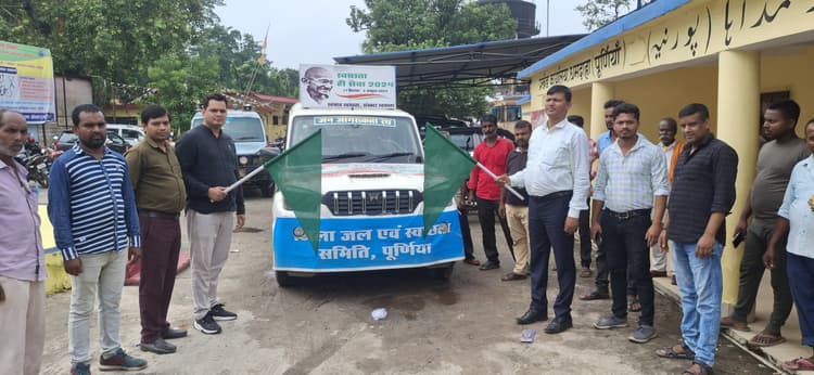 स्वच्छता रथ को बीडीओ ने हरी झंडी दिखा किया रवाना