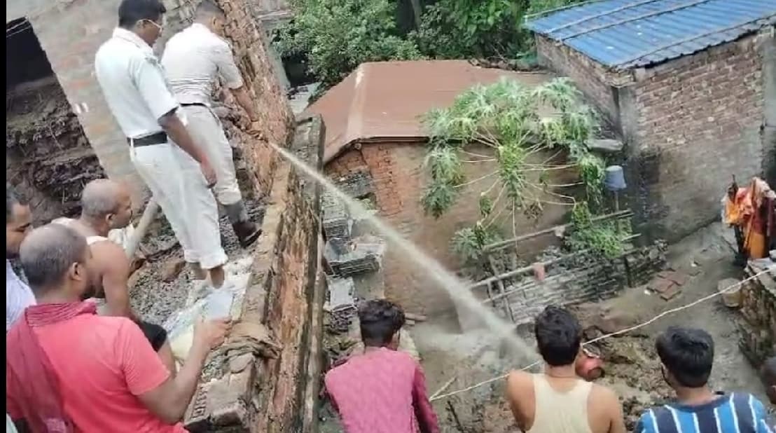 बड़हरा वार्ड 9 शर्मा टोला में खाना बनाने में रसोईघर में लगी आग