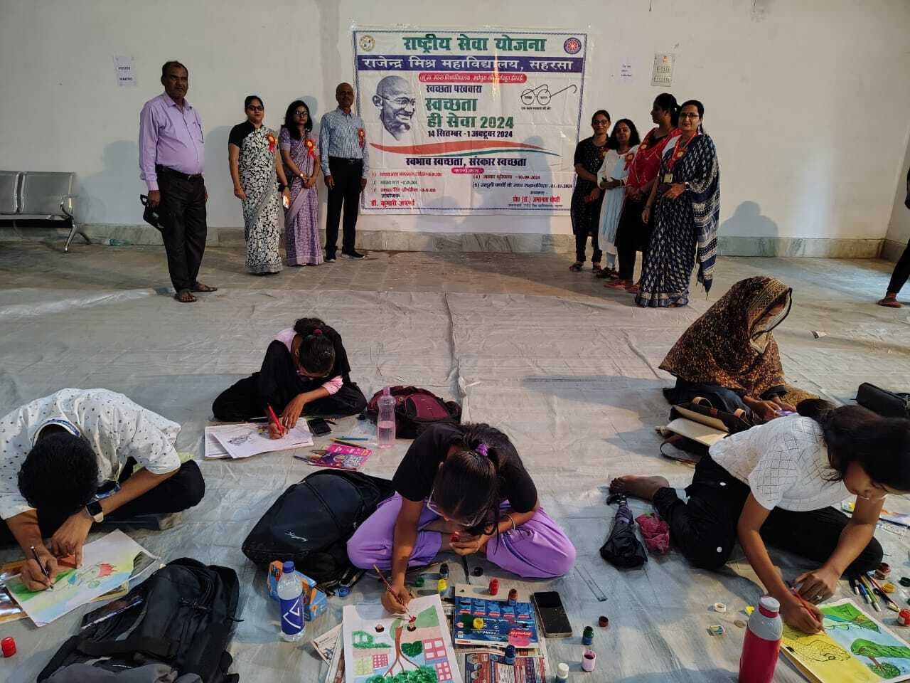 स्वच्छता पखवाड़ा के तहत आरएम कॉलेज में हुई पेंटिंग प्रतियोगिता