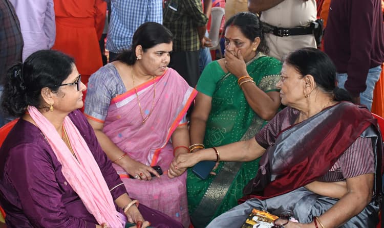 महापौर ने पुष्प अर्पित कर दी श्रद्धांजलि