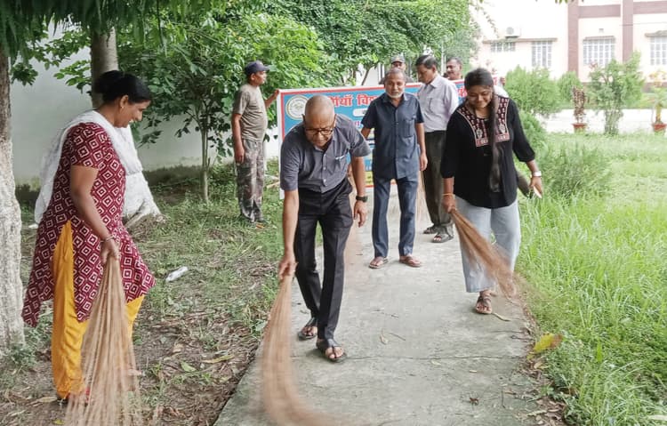 स्वच्छता अभियान से ही स्वस्थ समाज का निर्माण संभव : प्रो अंजनी
