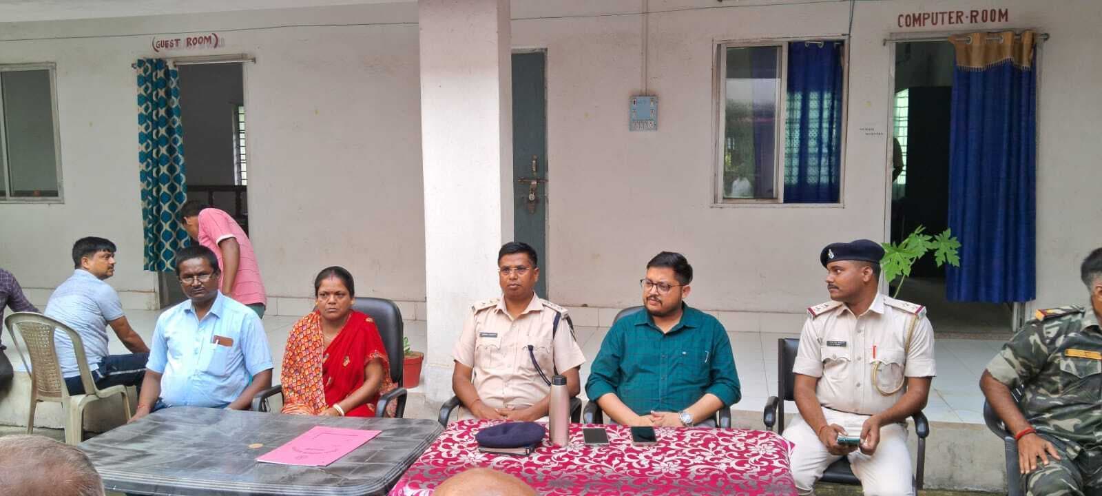 शांति समिति की बैठक में शांत वातावरण में पूजा मनाने की अपील