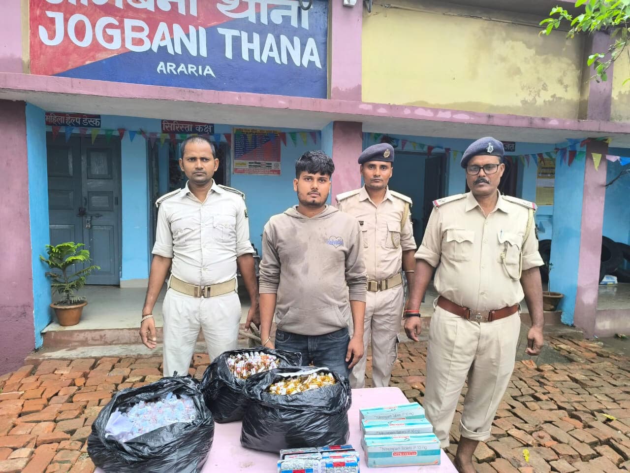 नशीली दवाओं के साथ आरोपित गिरफ्तार