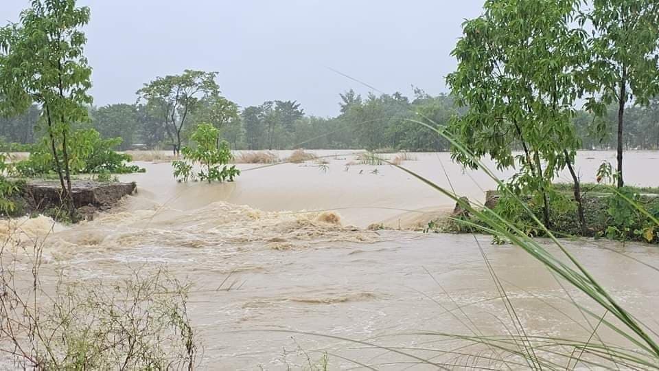 नेपाल में लालबकेया का फतुआ बांध टूटा