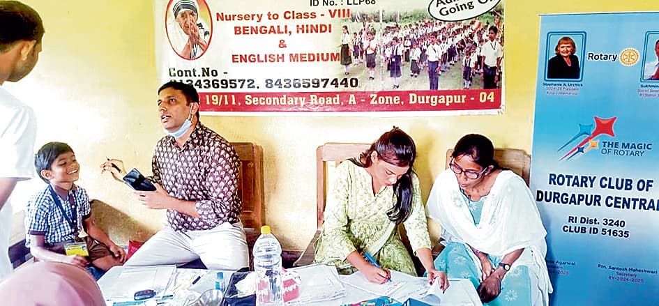 दुर्गापुर में रोटरी क्लब का लगा नेत्र व दंत जांच शिविर