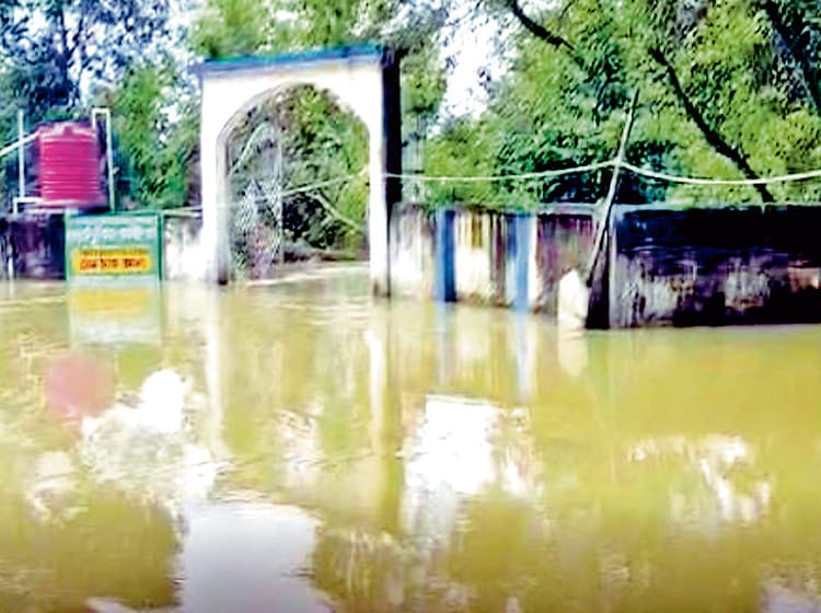 बीरभूम के लाभपुर में फिर नदी से बह कर आया पानी, बाढ़ के हालात