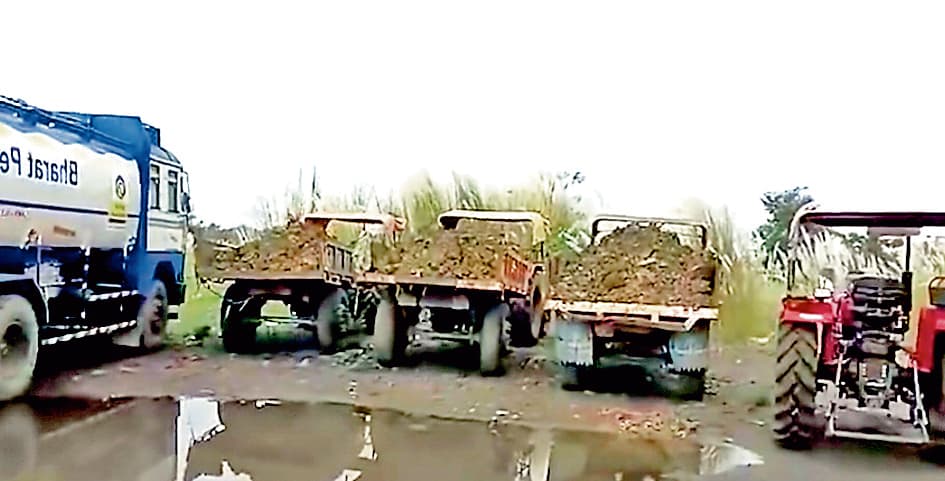 अवैध मिट्टी से लदे तीन ट्रैक्टर व दो डंपर जब्त