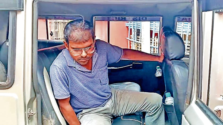 नितुरिया के जूनियर हाइ स्कूल में छात्राओं को छेड़ने का आरोपी शिक्षक गिरफ्तार