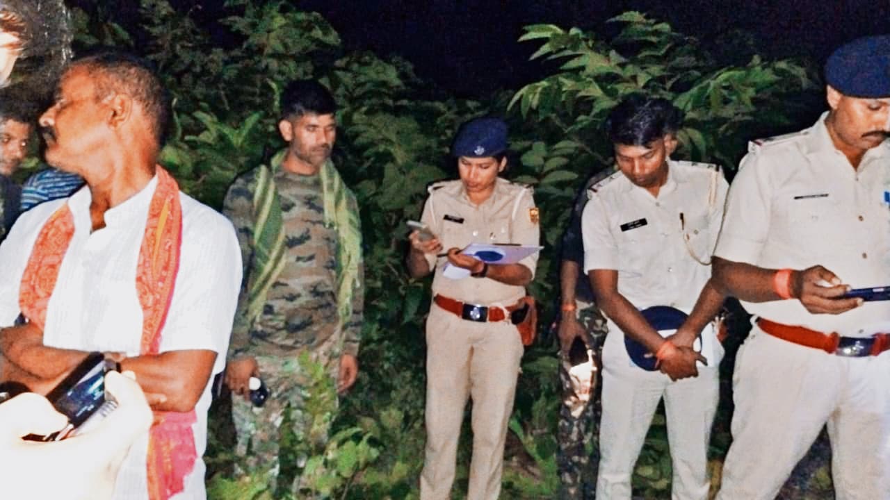 Aurangabad News : ग्रामीणों के उकसावे पर पुत्र ने टांगी से काटकर की पिता की हत्या