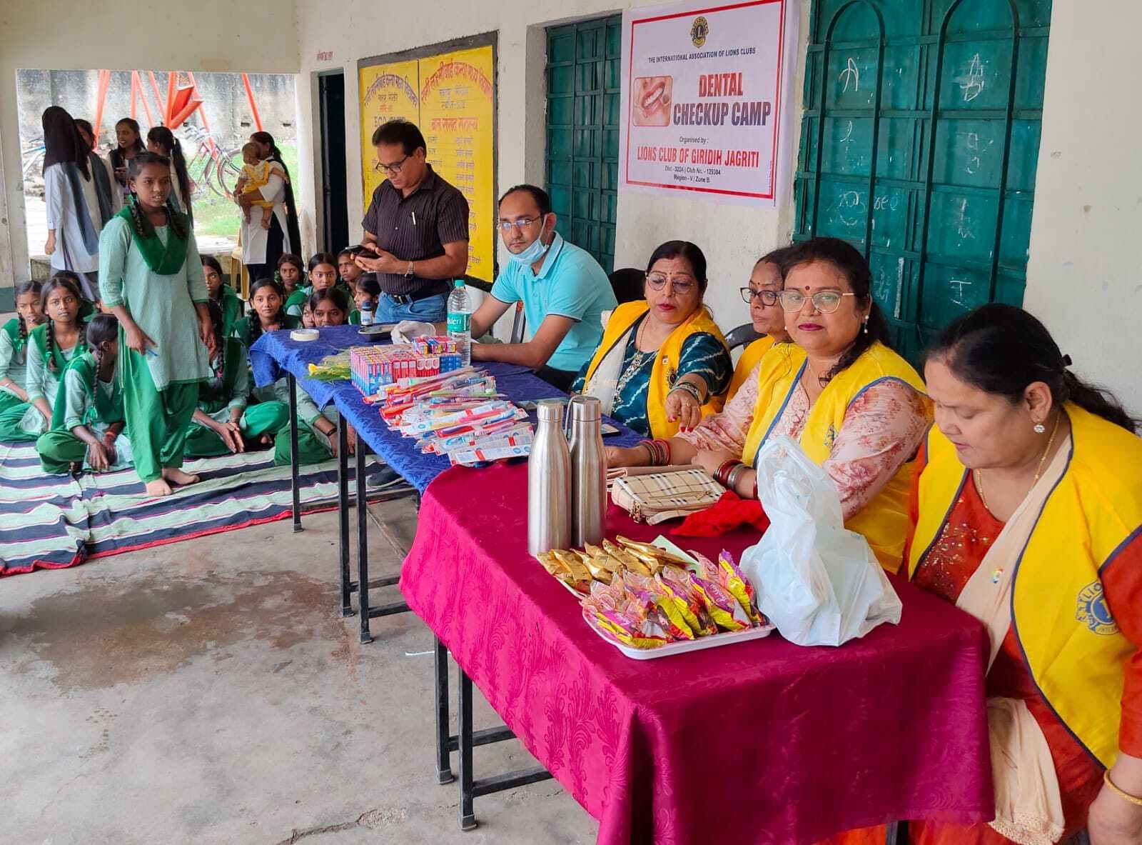 Giridih News:लायंस क्लब ऑफ गिरिडीह जागृति का डेंटल हेल्थ चेकअप कैंप